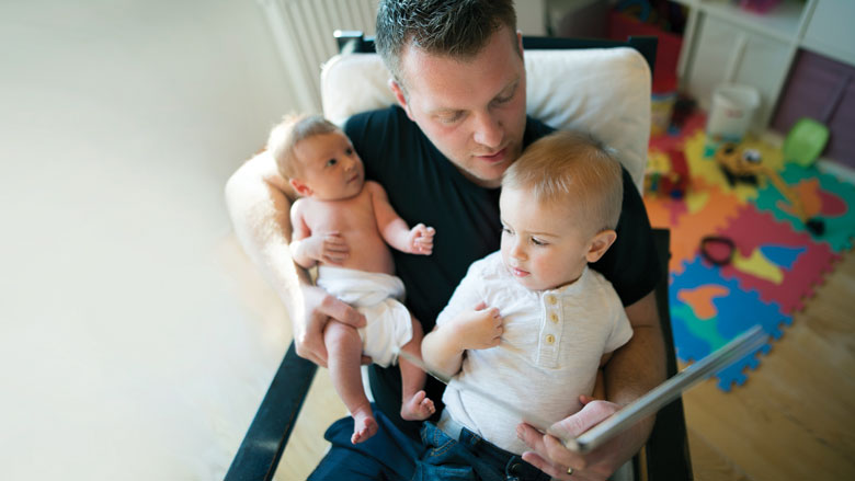 Dad reading to his kids