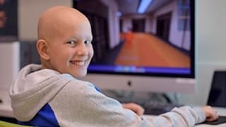 Onco patient in AYA cancer teen room