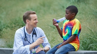 Doctor talking to asthma patient