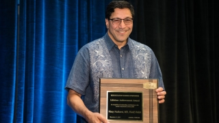 Vinay Nadkarni receives award