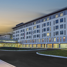 Exterior of Chester County Hospital