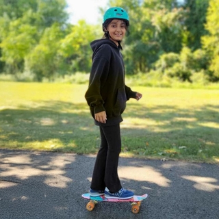 Rahemeen on skateboard